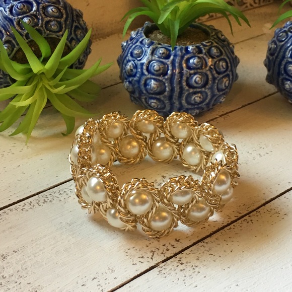 LAST ONE. Pearl Cluster Bracelet - Picture 5 of 6